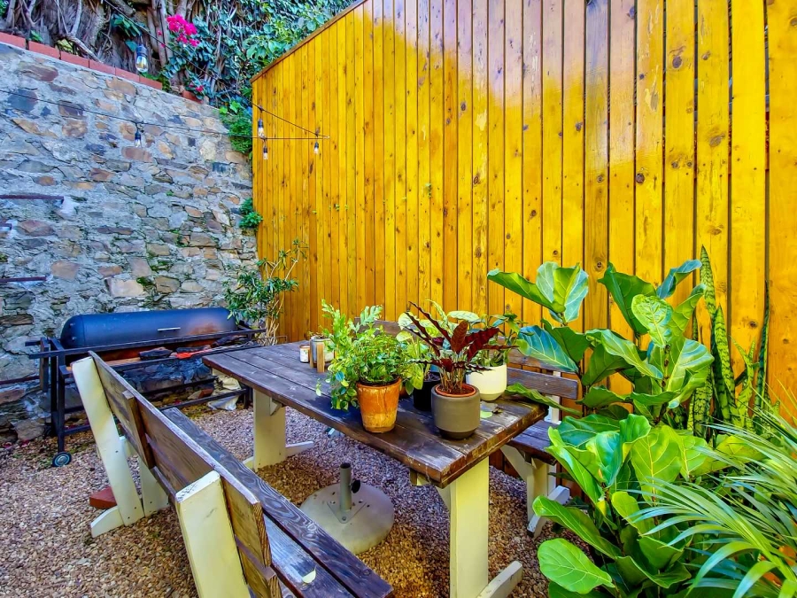 2 Bedroom Property for Sale in Green Point Western Cape